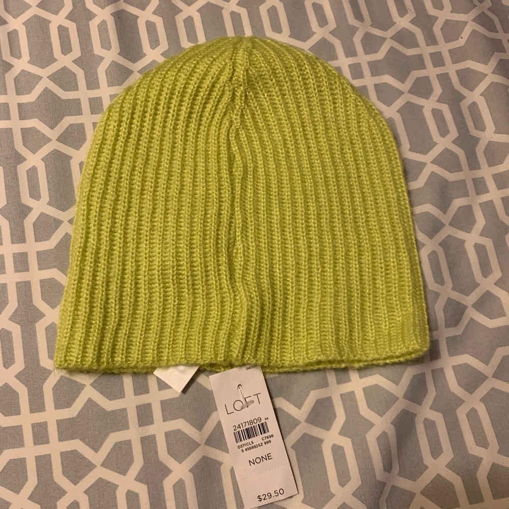 BRAND NEW Cute winter hat by LOFT